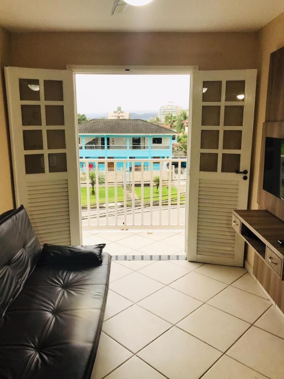 Lindo apê 1 min a pé da areia da Praia Grande-O mais perto! com Varanda Ubatuba Exterior foto